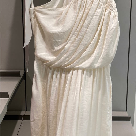 Dress - Picture 8 of 13